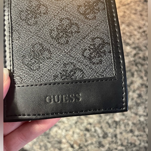 Guess men’s wallet - Picture 5 of 7